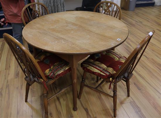 A nest of four Windsor wheelback dining chairs and a circular topped dining table, Table W.105cm